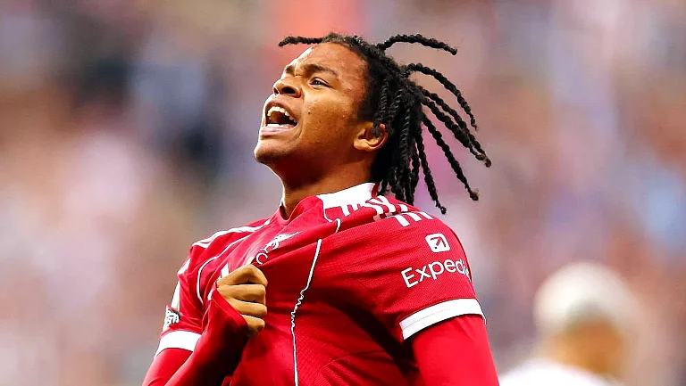 Салах предупредил Нгумоа об опасности соцсетей