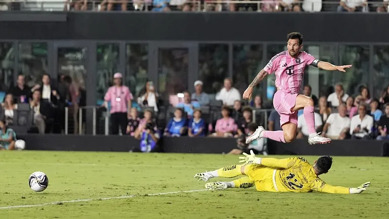 «Интер» с Месси победил на последних секундах в матче с «Атласом»