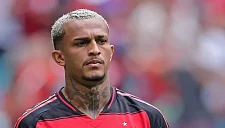 Уэсли прибыл в Рим для подписания контракта