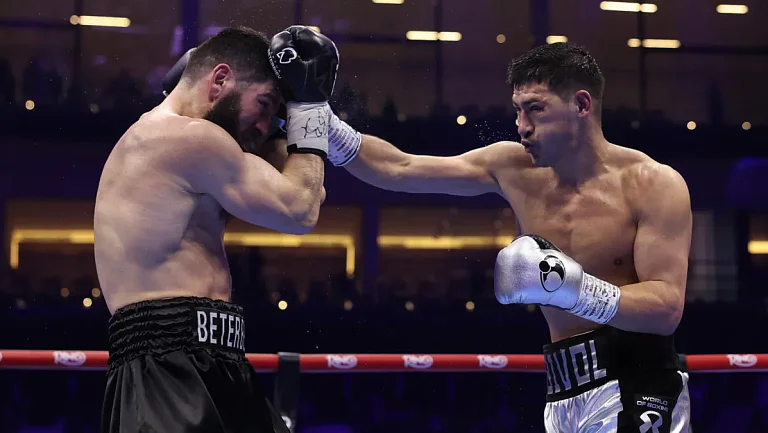 Тищенко оценил шансы трилогии Бивол — Бетербиев: «Верю, но маловероятно»