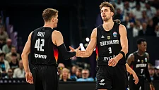 Германия разгромила Финляндию, уверенно заняв первое место в группе B