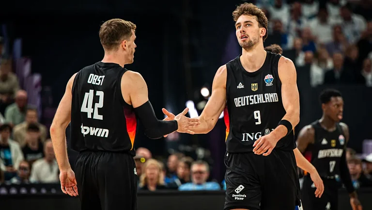 Германия разгромила Финляндию, уверенно заняв первое место в группе B