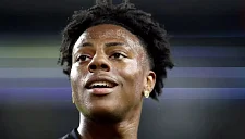 IShowSpeed управлял гоночным автомобилем на трассе в Дайтоне