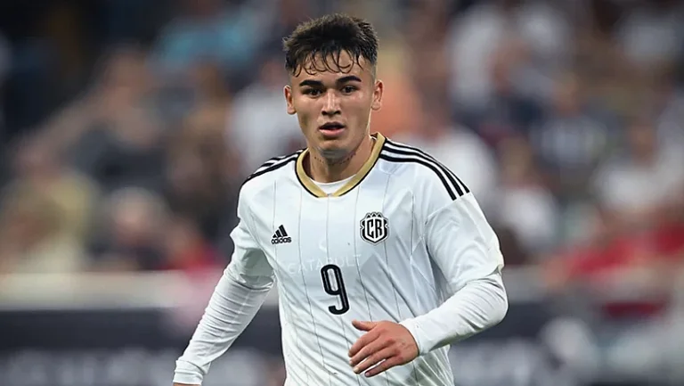 Угальде претендует на награду игроку года КОНКАКАФ