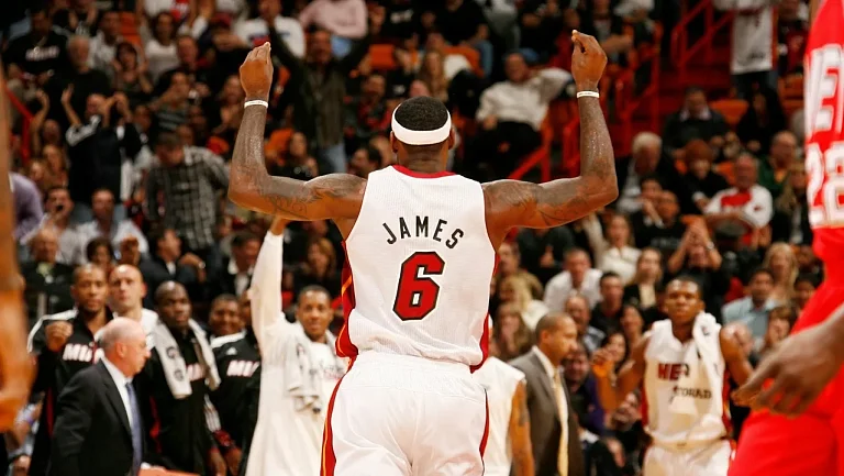 Потенциальный обмен в НБА: Леброн и Бронни Джеймс могут перейти в «Майами»