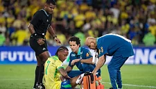 Жоао Педро объяснил инцидент с рвотой после столкновения с Мартинелли