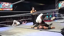 Раджа Джексон жестоко атаковал рестлера Стюарта Смита