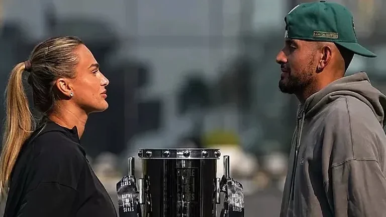 Соболенко угостила Ника Кирьоса российскими конфетами перед «Битвой полов»