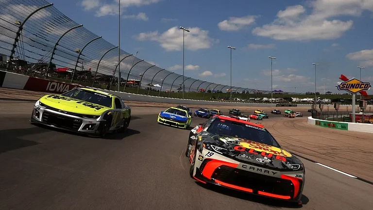 NASCAR отложила увеличение мощности двигателей до 2026 года