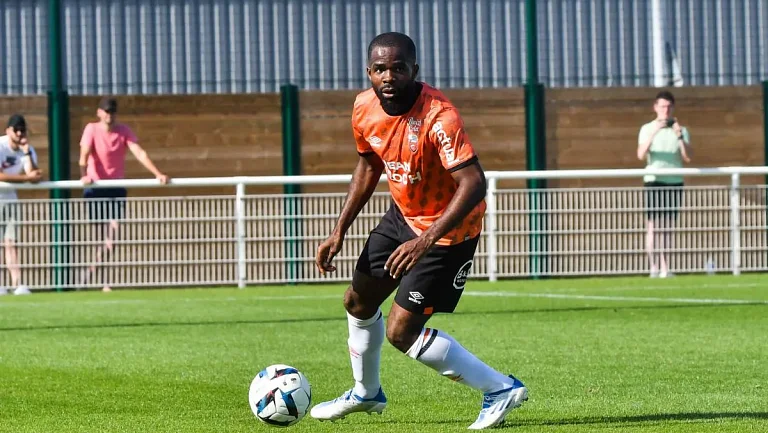 Гедеон Калулу уходит из «Лорьяна»