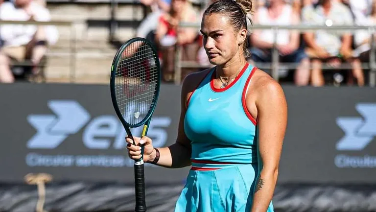 Арина Соболенко разгромила Букшу и вышла в третий круг WTA-500 в Брисбене