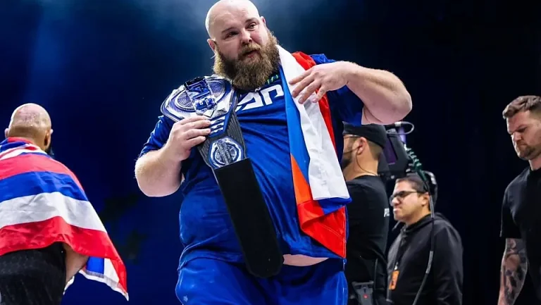 Камоцкому запретили выходить с флагом России на бой Power Slap в ОАЭ