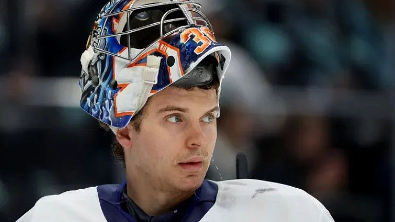 Вратарь «Айлендерс» Сорокин признан третьей звездой дня в НХЛ