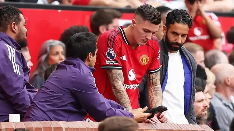 Аморим намекнул на дебют Шешко в стартовом составе на дерби с «Сити»