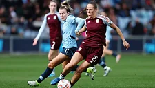 «Астон Вилла» подписал контракт с Люси Паркер