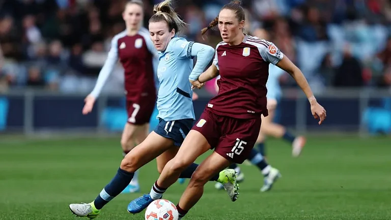 «Астон Вилла» подписал контракт с Люси Паркер