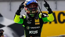 Айханчан Гювен одержал победу в DTM на Заксенринге