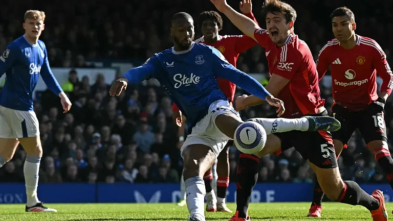 «Лидс» интересуется Бету и Мунисом для усиления линии атаки