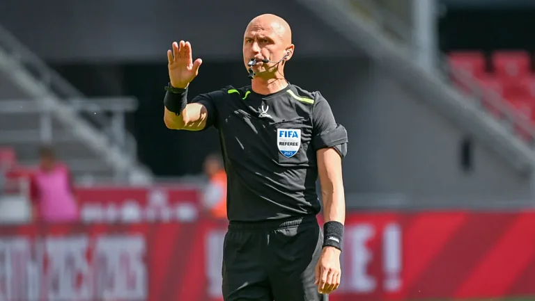 Лапочкин раскритиковал решение Карасева в матче «Акрона» и «Оренбурга»