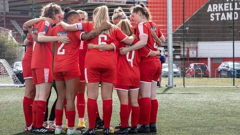 «Суиндон Таун» объявил о проведении двух товарищеских матчей