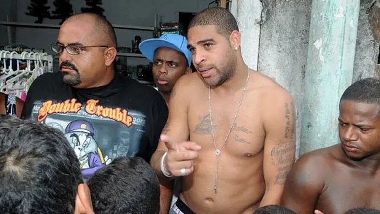 Адриано: «Никому больше нет до меня дела»
