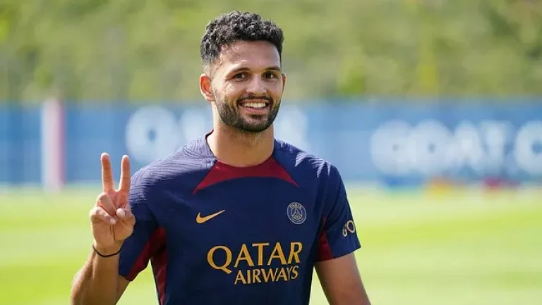 Нападающий ПСЖ обвинил судей в поражении от «Парижа»