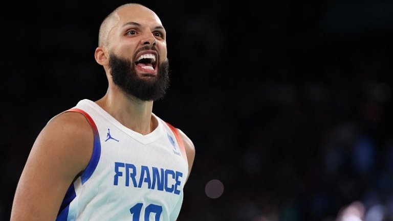 «Олимпиакос» продлил контракт с Эваном Фурнье