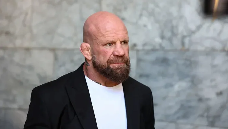 Монсон заявил о желании провести последний бой в карьере