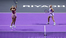 Андреева и Шнайдер уступили дебютный матч на WTA Finals
