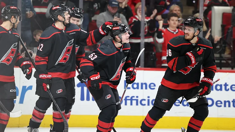 «Каролина» победила «Коламбус» в НХЛ, россияне набрали четыре очка