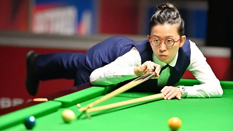 Еще одна девушка бросает вызов снукеристам-профессионалам 