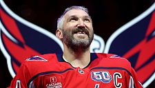 Овечкин сделал фото с сыном после того, как у него выпал зуб