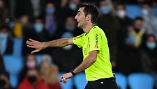 Рикардо де Бургос судит матч «Реал Овьедо» — «Реал Мадрид» в Ла Лиге