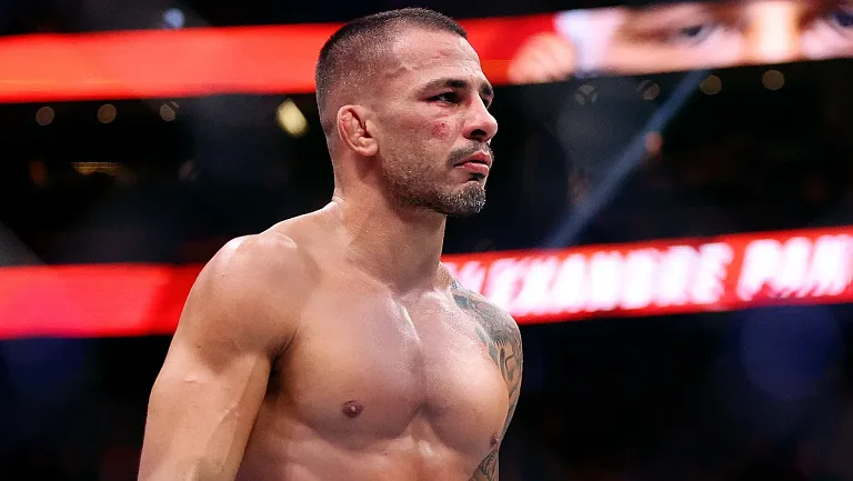 Пантожа проиграл титул после жесткой травмы в бою с Ваном на UFC 323