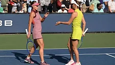 Кудерметова и Мертенс выиграли первый матч на Итоговом турнире WTA