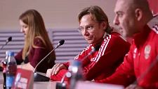 Карпин рассказал, сколько водки допустимо выпивать футболистам
