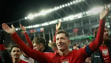 Роберт Левандовски забил за Польшу в матче против Литвы