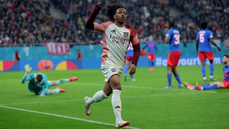 Малик Фофана решил остаться в «Лионе»