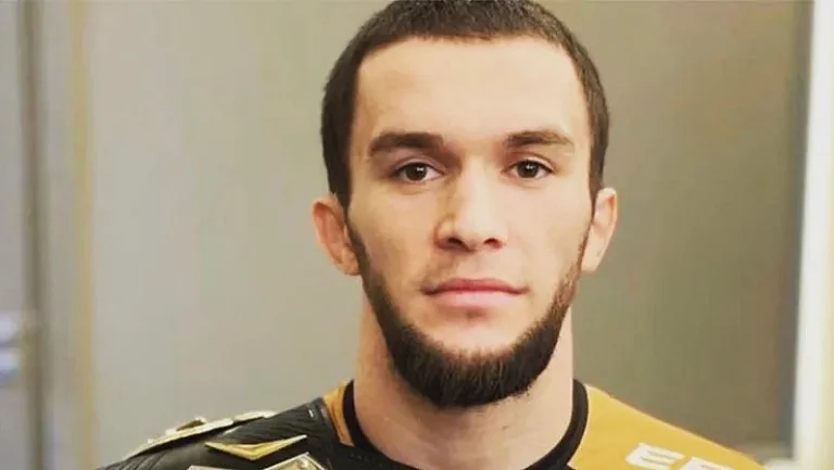 Хавалов одержал досрочную победу на турнире PFL