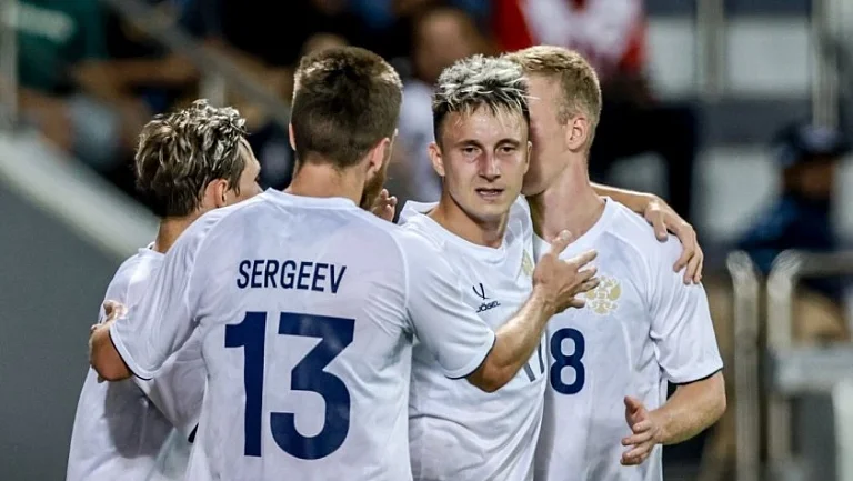Сборная России продлила серию без поражений