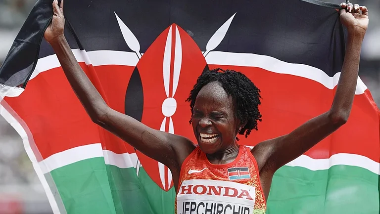 Джепчирчир победила в марафоне на чемпионате мира в Токио