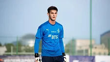 Вратарь «Динамо» пошутил о полете на Марс за золотой гол