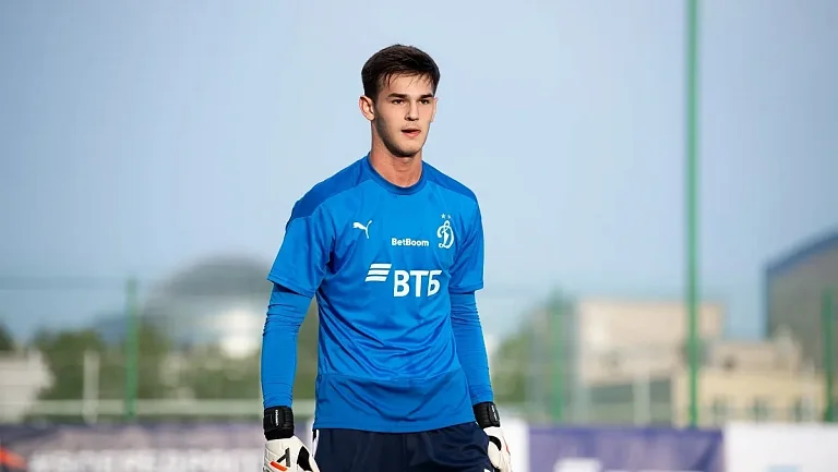 Вратарь «Динамо» пошутил о полете на Марс за золотой гол