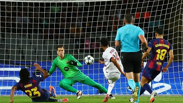 УЕФА назвала лучшие сейвы второго игрового дня ЛЧ