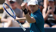 Канадец Денис Шаповалов обыграл Фучовича в трех сетах