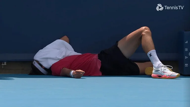 Риндеркнеш упал в обморок во время поединка с Оже-Аляссимом