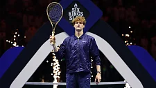 Яннику Синнеру подарили золотую ракетку стоимостью 250 тысяч евро