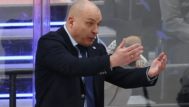 Тренер «Металлурга» назвал лед в арене «Торпедо» «дерьмом»