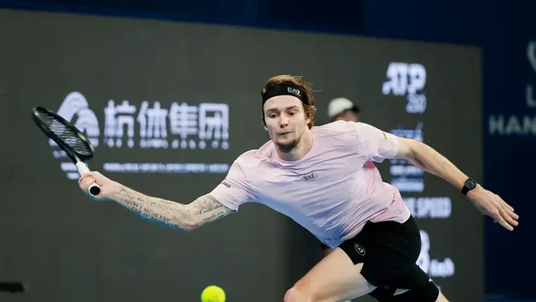 Бублик уверенно обыграл Этчеверри в третьем круге Australian Open