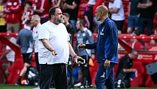 Владелец «Ноттингема» вышел на поле ругать Нуну